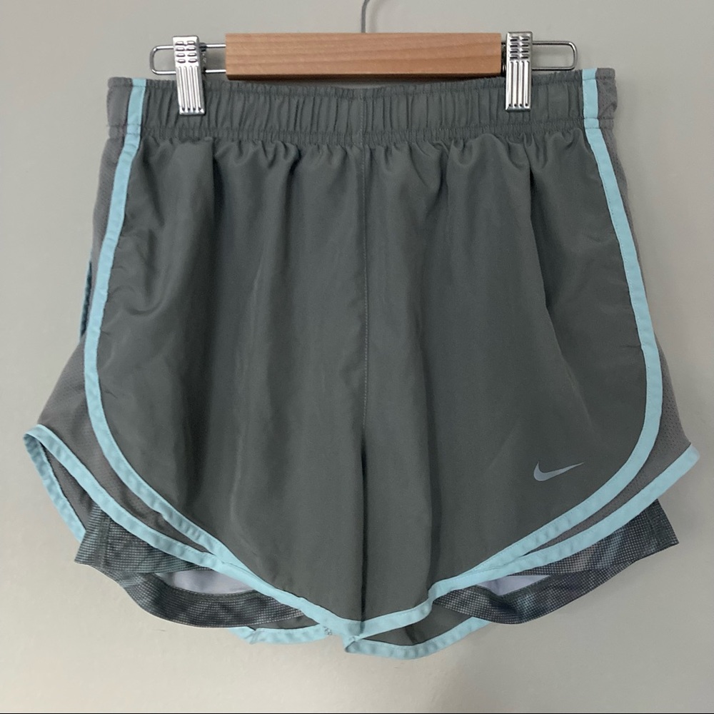 Nike Shorts w. Built In Spandex